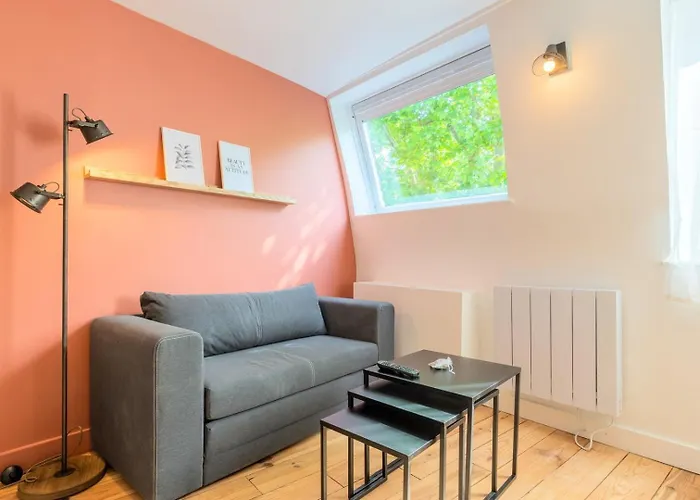 Little Duplex In Republique Beaux Arts